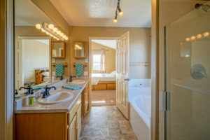 5300-Alberta-NE-Rio-Rancho-NM-87144-Master-Bath-Albuquerque-Real-Estate